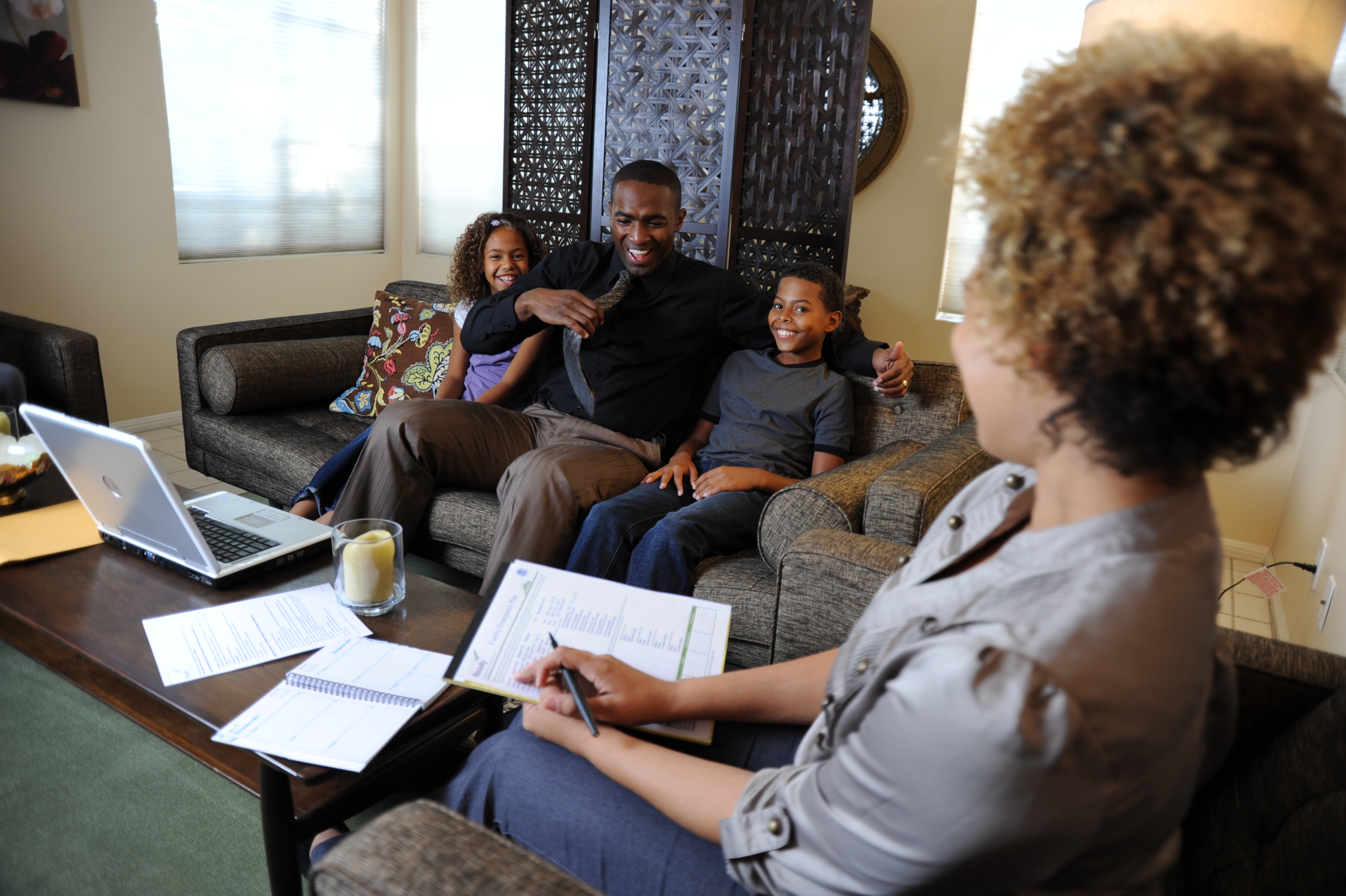 Family_discuss_emergency_preparedness1_595 Family_discuss_emergency_preparedness1_595